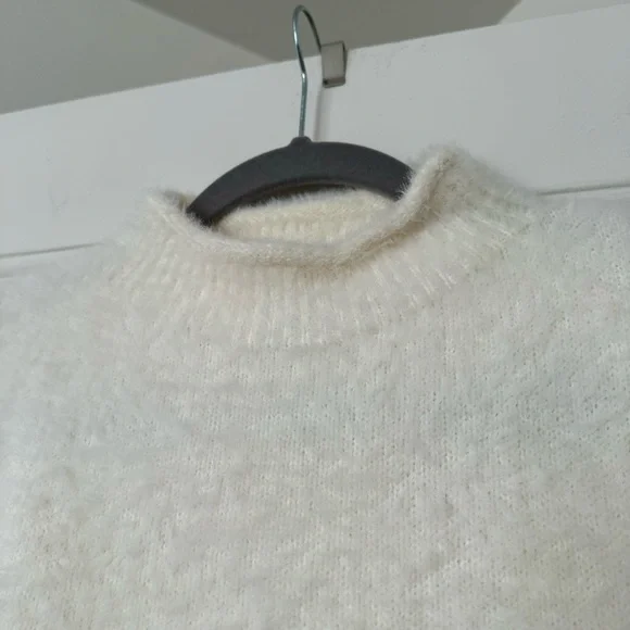 Universal Thread Ivory Fuzzy Sweater Mock Neck Women's Large EUC - Picture 2 of 6